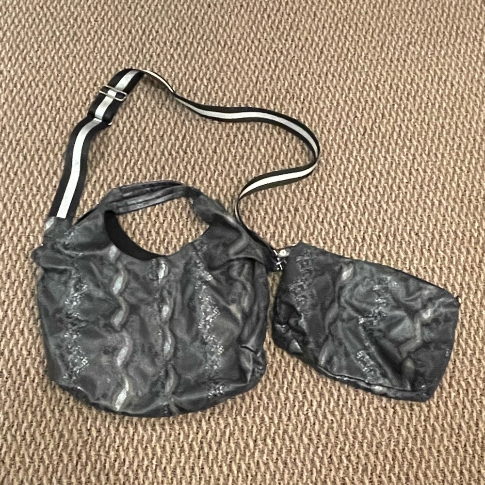 NEW Snakeskin tote bag with detachable makeup bag inside - Picture 2 of 7